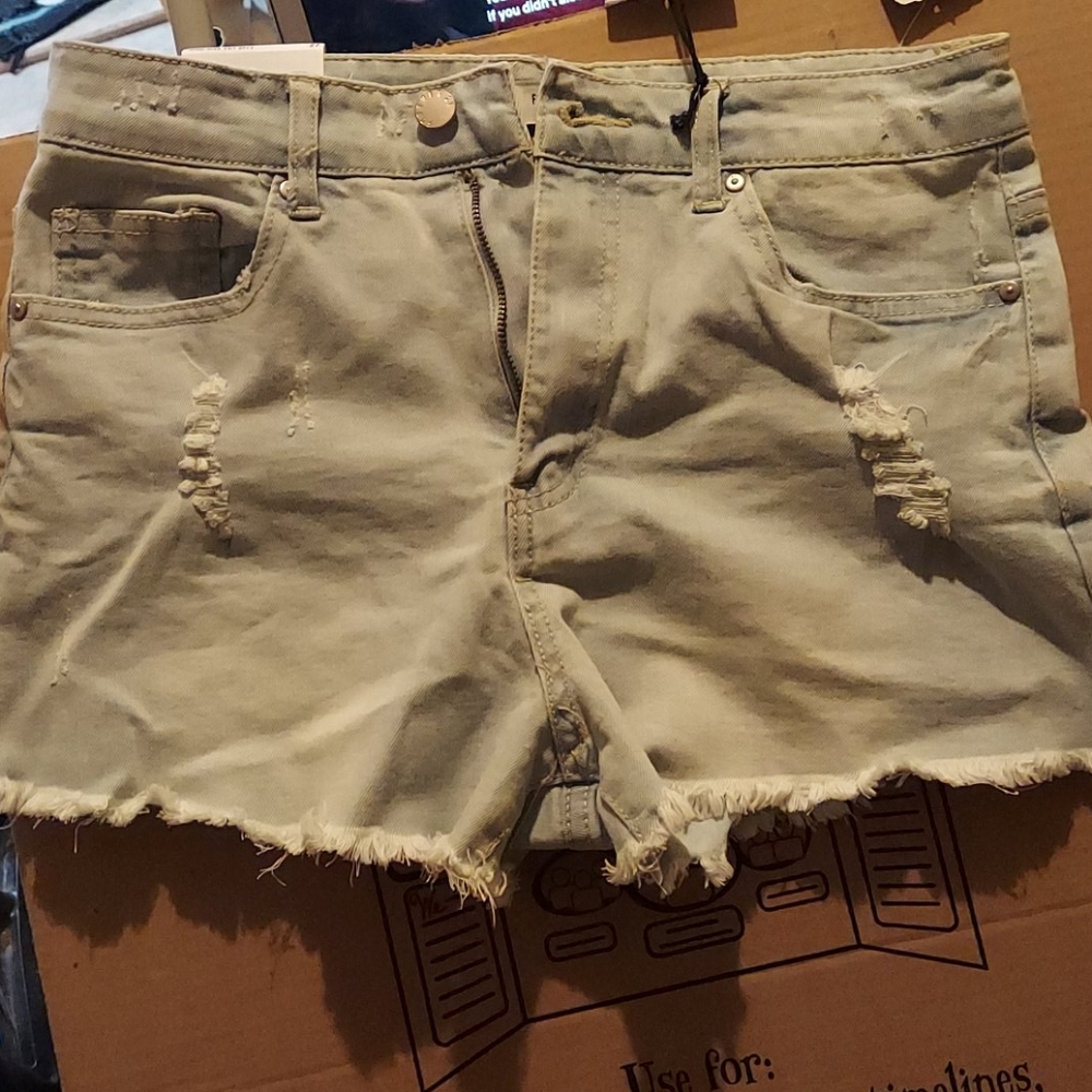 Short shorts 0220